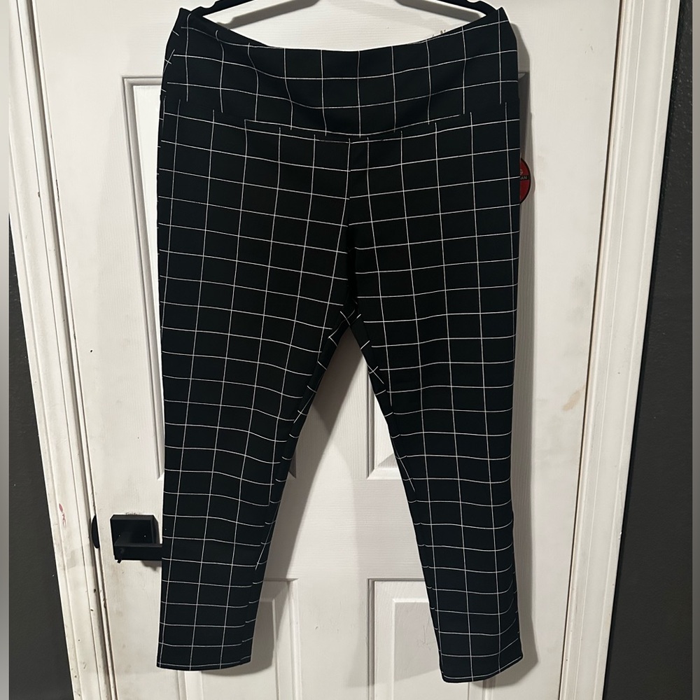 NEW. Black and white plaid pants